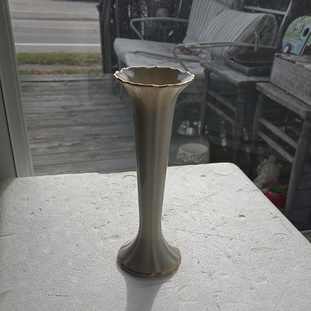Lenox Sympathy Vase. 24 Karate